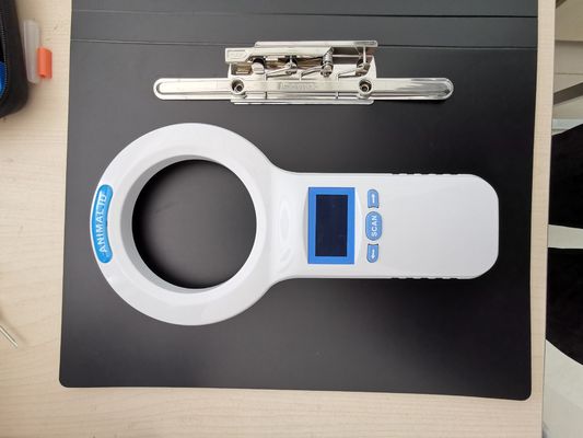 Máy quét vi mạch RFID di động với pin lithium có thể sạc lại để nhận dạng động vật nhanh chóng và theo dõi thú y